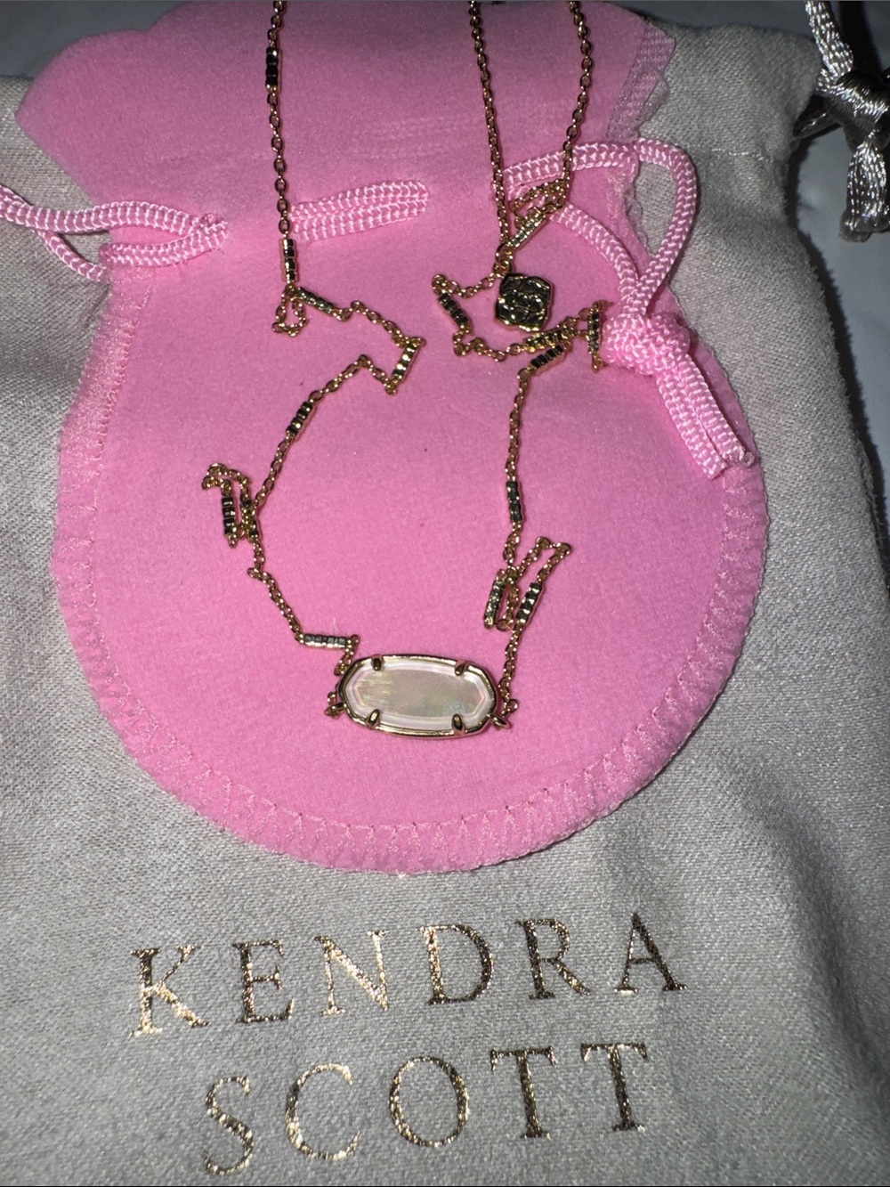 Kendra Scott Chain Necklace with white Stone on Pink Pouch